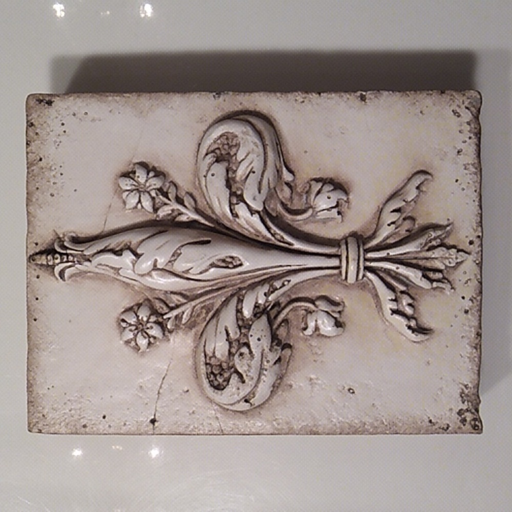 Sid Dickens T-204 "Heraldry" Memory Block wall tile *Rare & Retired*